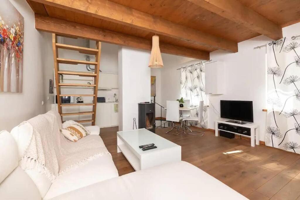 Апартаменты Cozy 3 Story House In Old Town Таллин Экстерьер фото